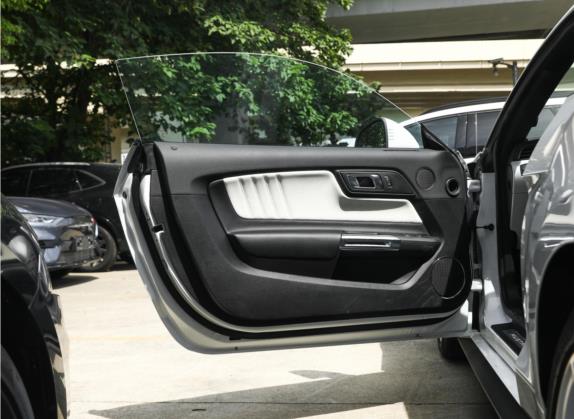 Mustang 2022款 2.3L EcoBoost 元光极昼限量版 车厢座椅   前门板