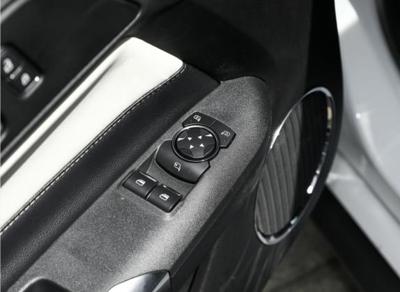 Mustang 2022款 2.3L EcoBoost 元光极昼限量版 车厢座椅   门窗控制