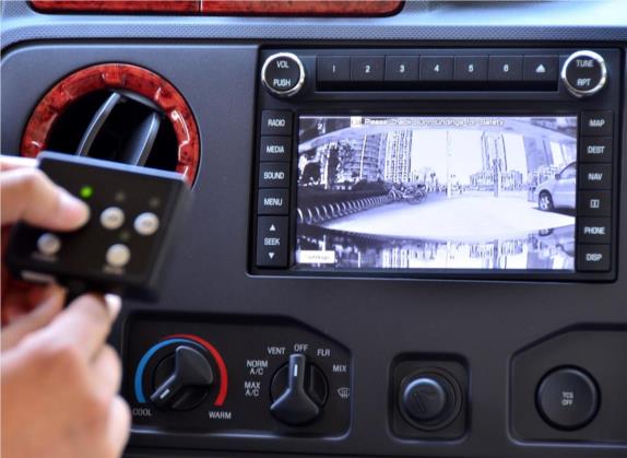 福特E350 2011款 5.4L 铂金限量版 中控类   中控台