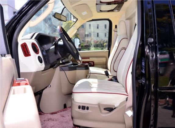 福特E350 2011款 5.4L 铂金限量版 车厢座椅   前排空间