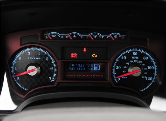 福特F-150 2011款 6.2L Harley-Davidson 中控类   仪表盘
