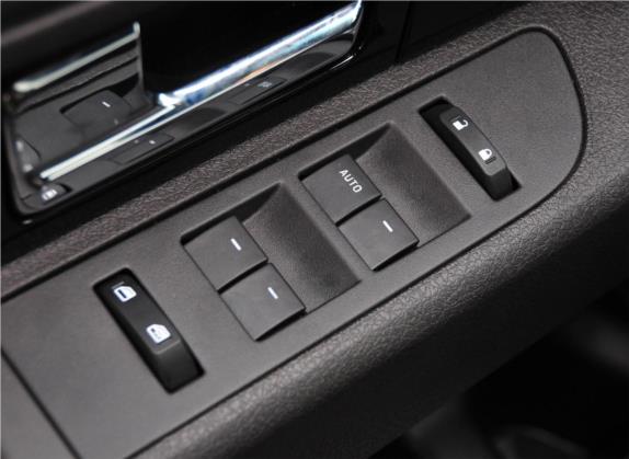 福特F-150 2011款 6.2L Harley-Davidson 车厢座椅   门窗控制