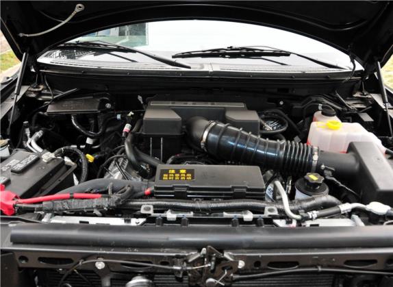 福特F-150 2011款 6.2L SVT Raptor SuperCrew 其他细节类   发动机舱