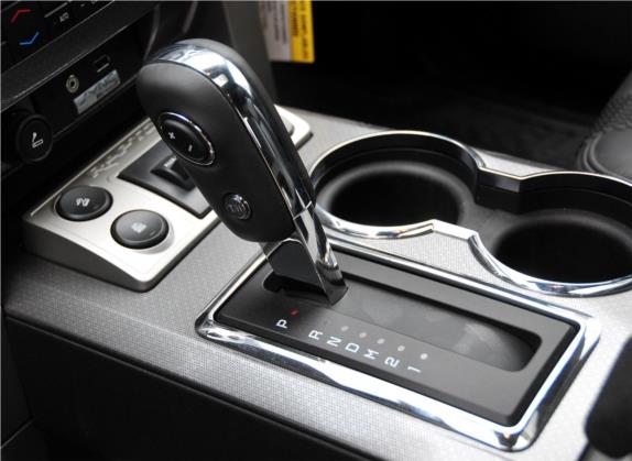 福特F-150 2011款 6.2L SVT Raptor SuperCrew 中控类   挡把