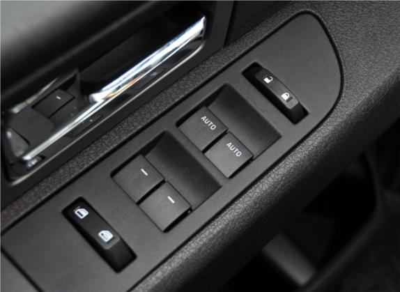 福特F-150 2011款 6.2L SVT Raptor SuperCrew 车厢座椅   门窗控制