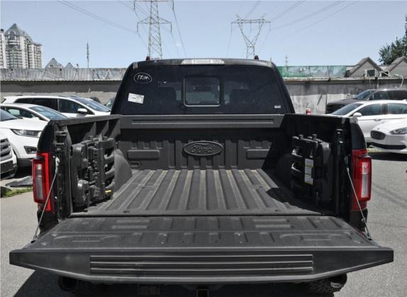 福特F-150 2019款 3.5T 猛禽性能劲化版 车厢座椅   后备厢