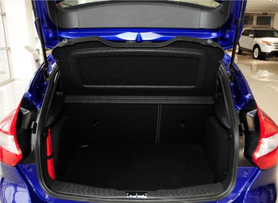 福克斯(进口) 2013款 2.0T ST 标准版 车厢座椅   后备厢