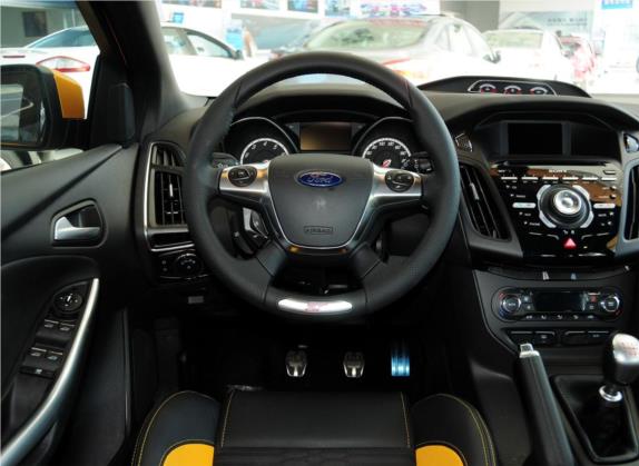 福克斯(进口) 2013款 2.0T ST 橙色版 中控类   驾驶位