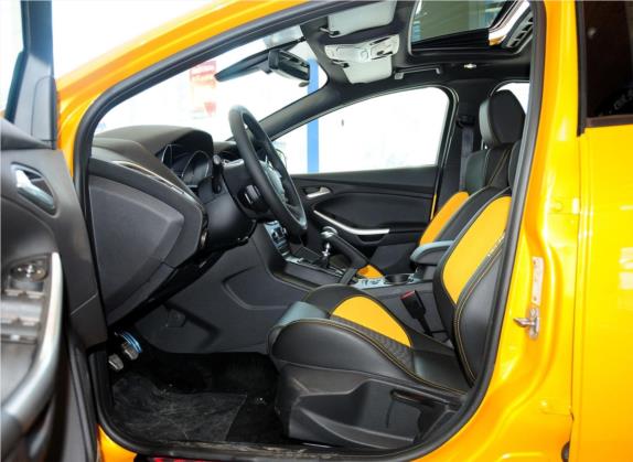 福克斯(进口) 2013款 2.0T ST 橙色版 车厢座椅   前排空间