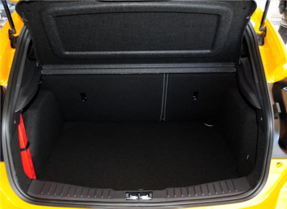 福克斯(进口) 2013款 2.0T ST 橙色版 车厢座椅   后备厢