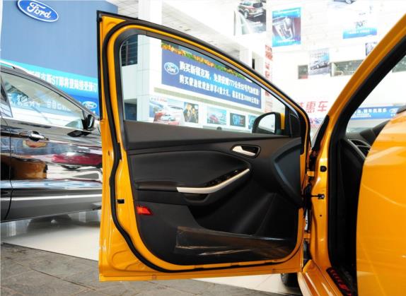 福克斯(进口) 2013款 2.0T ST 橙色版 车厢座椅   前门板