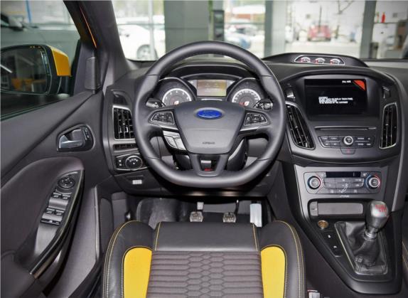 福克斯(进口) 2015款 2.0T ST 橙色版 中控类   驾驶位