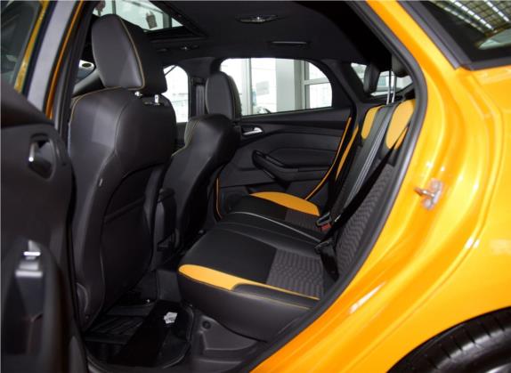 福克斯(进口) 2015款 2.0T ST 橙色版 车厢座椅   后排空间