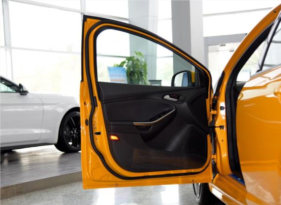 福克斯(进口) 2015款 2.0T ST 橙色版 车厢座椅   前门板