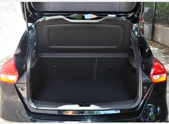 福克斯(进口) 2016款 2.3T RS 赛道版 车厢座椅   后备厢