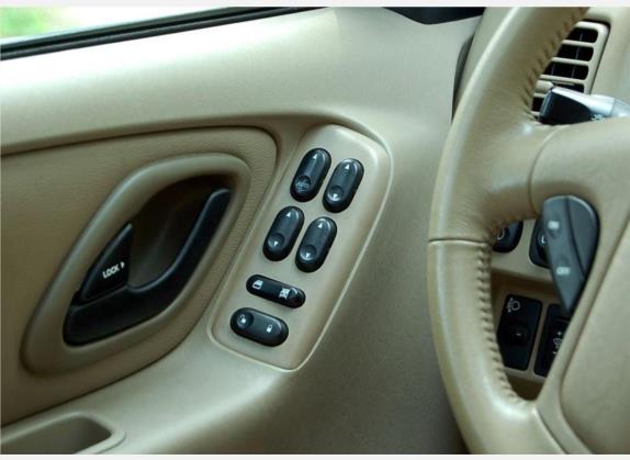 锐际(进口) 2005款 3.0 AT 车厢座椅   门窗控制