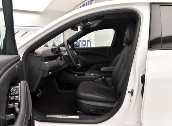 福特电马 2021款 GT 车厢座椅   前排空间