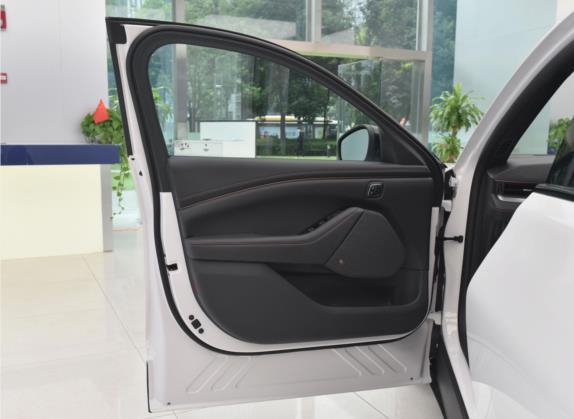 福特电马 2021款 GT 车厢座椅   前门板