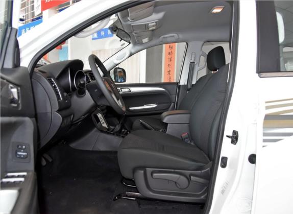 萨瓦纳 2015款 2.0T 手动两驱汽油豪华版5座 车厢座椅   前排空间