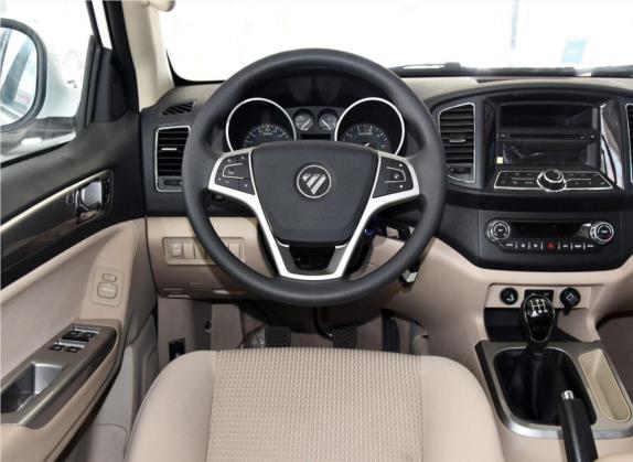 萨瓦纳 2015款 2.0T 手动两驱汽油豪华版7座 中控类   驾驶位
