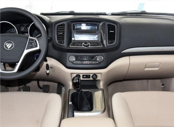 萨瓦纳 2015款 2.0T 手动两驱汽油豪华版7座 中控类   中控台