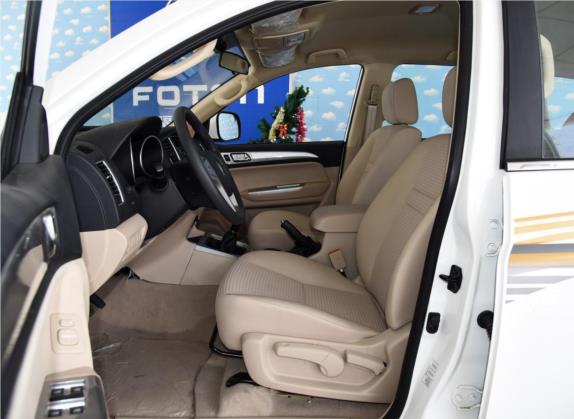 萨瓦纳 2015款 2.0T 手动两驱汽油豪华版7座 车厢座椅   前排空间