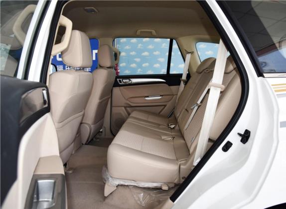 萨瓦纳 2015款 2.0T 手动两驱汽油豪华版7座 车厢座椅   后排空间