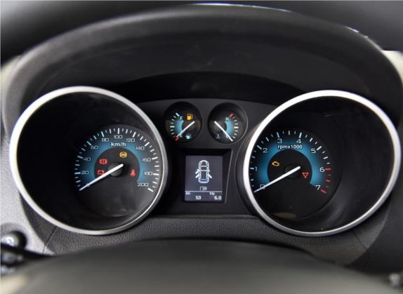 萨瓦纳 2015款 2.0T 手动两驱汽油豪华版7座 中控类   仪表盘
