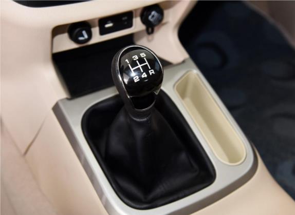 萨瓦纳 2015款 2.0T 手动两驱汽油豪华版7座 中控类   挡把