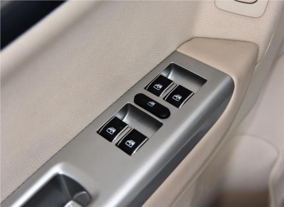 萨瓦纳 2015款 2.0T 手动两驱汽油豪华版7座 车厢座椅   门窗控制