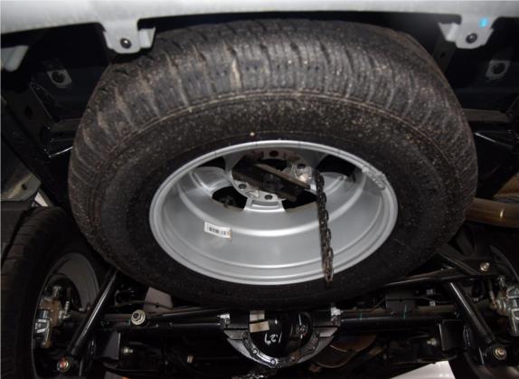 萨瓦纳 2015款 2.0T 手动四驱汽油尊享版5座 其他细节类   备胎