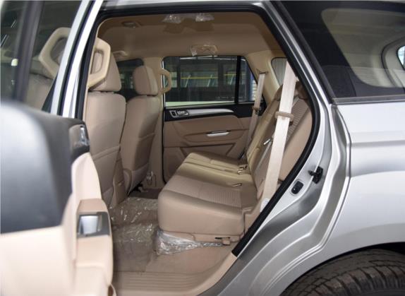 萨瓦纳 2015款 2.0T 手动四驱汽油尊享版5座 车厢座椅   后排空间