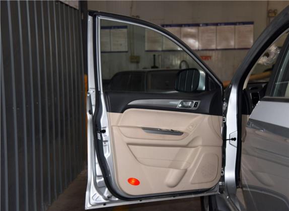萨瓦纳 2015款 2.0T 手动四驱汽油尊享版5座 车厢座椅   前门板