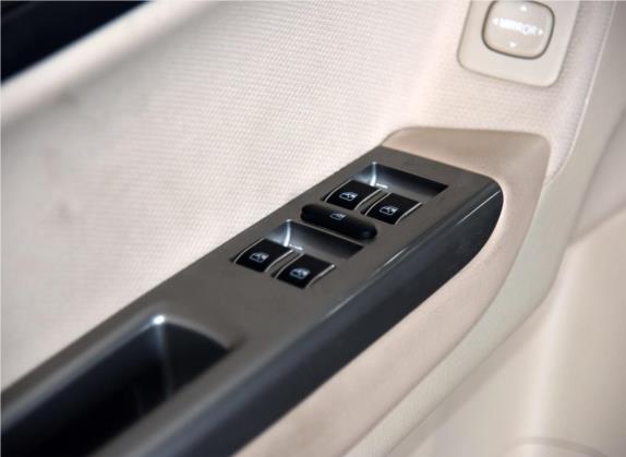 萨瓦纳 2015款 2.0T 手动四驱汽油尊享版5座 车厢座椅   门窗控制