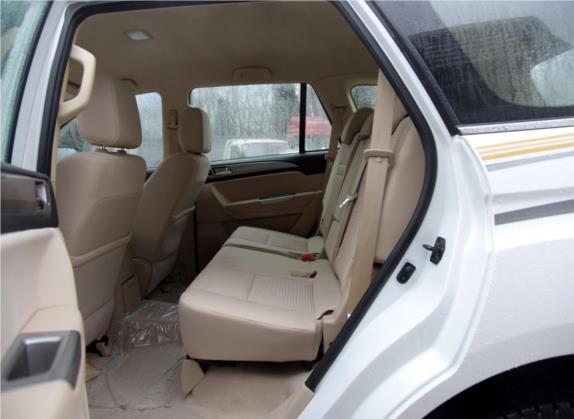 萨瓦纳 2015款 2.8T 手动两驱柴油豪华版5座 车厢座椅   后排空间