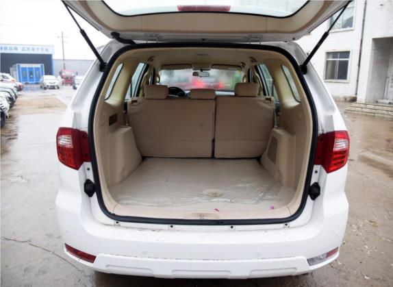 萨瓦纳 2015款 2.8T 手动两驱柴油豪华版5座 车厢座椅   后备厢