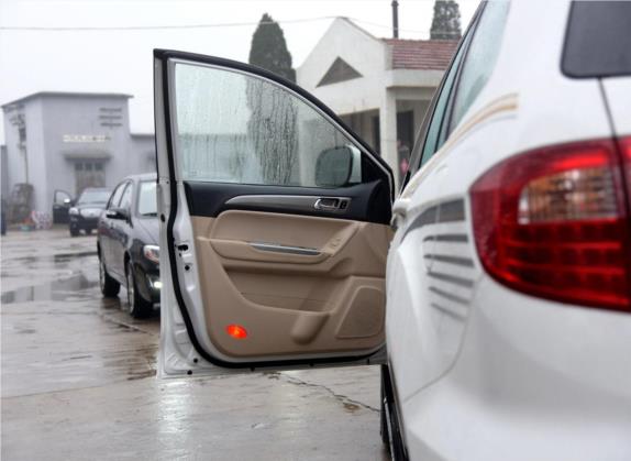 萨瓦纳 2015款 2.8T 手动两驱柴油豪华版5座 车厢座椅   前门板