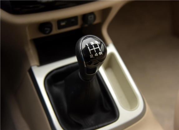 萨瓦纳 2015款 2.8T 手动两驱柴油豪华版5座 中控类   挡把