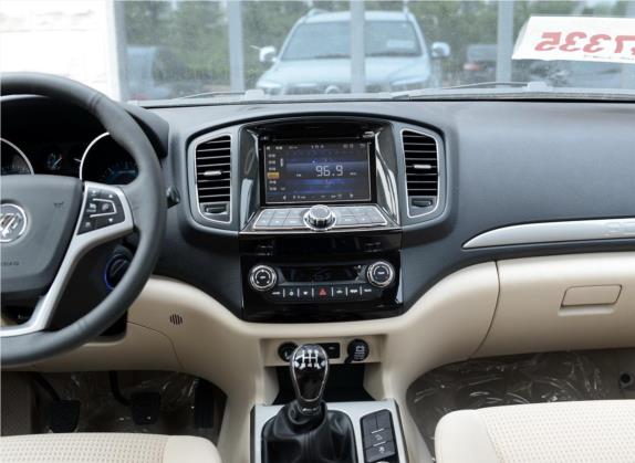 萨瓦纳 2015款 2.8T 手动四驱柴油豪华版5座 中控类   中控台