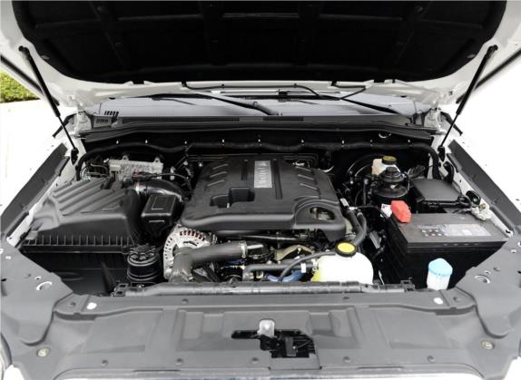 萨瓦纳 2015款 2.8T 手动四驱柴油豪华版5座 其他细节类   发动机舱