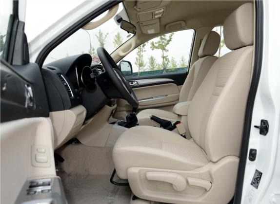 萨瓦纳 2015款 2.8T 手动四驱柴油豪华版5座 车厢座椅   前排空间