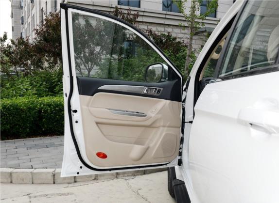 萨瓦纳 2015款 2.8T 手动四驱柴油豪华版5座 车厢座椅   前门板