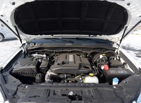萨瓦纳 2015款 2.8T 手动四驱柴油尊享版7座 其他细节类   发动机舱