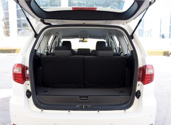 萨瓦纳 2015款 2.8T 手动四驱柴油尊享版7座 车厢座椅   后备厢