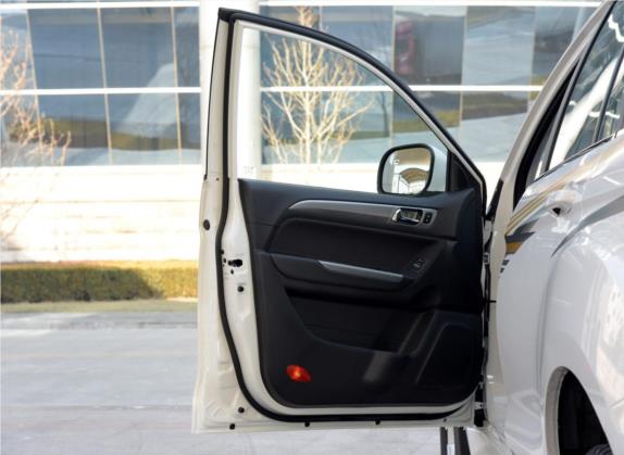 萨瓦纳 2015款 2.8T 手动四驱柴油尊享版7座 车厢座椅   前门板