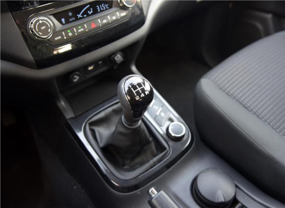 萨瓦纳 2015款 2.8T 手动四驱柴油尊享版7座 中控类   挡把