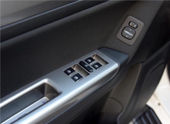 萨瓦纳 2015款 2.8T 手动四驱柴油尊享版7座 车厢座椅   门窗控制