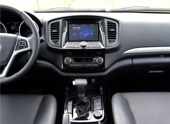 萨瓦纳 2016款 2.0T 自动四驱汽油至尊版7座 中控类   中控台
