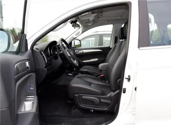 萨瓦纳 2016款 2.0T 自动四驱汽油至尊版7座 车厢座椅   前排空间