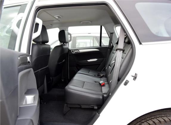 萨瓦纳 2016款 2.0T 自动四驱汽油至尊版7座 车厢座椅   后排空间